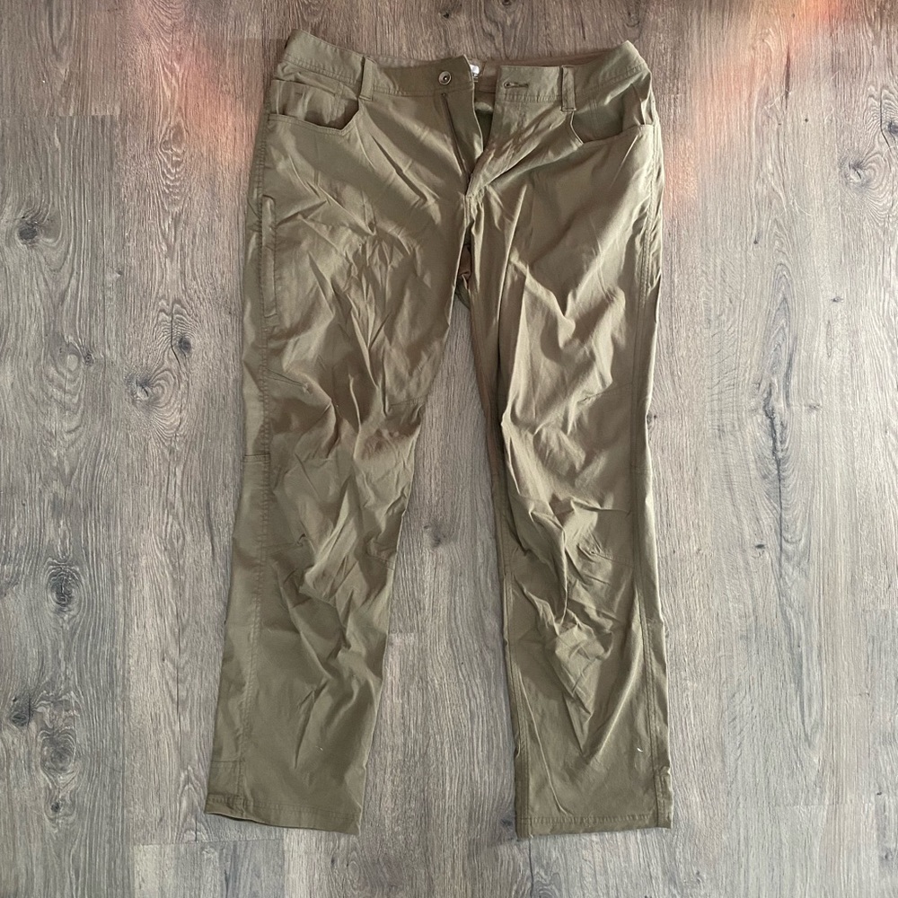 Marmot Verde hiking pants. Size 34x32. Olive green.